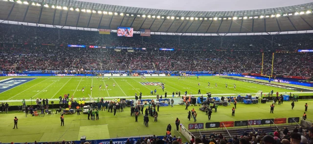 Ein Blick auf das Spielfeld des Olympia Stadions in Berlin.